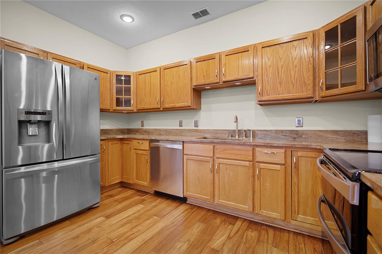 PINE OAKS - Residential