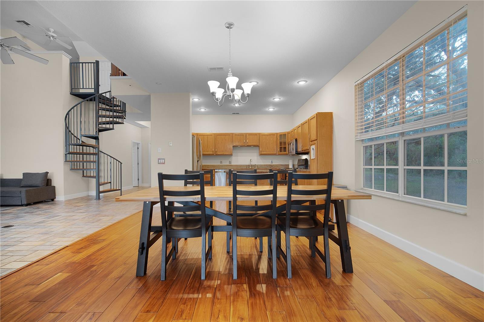PINE OAKS - Residential