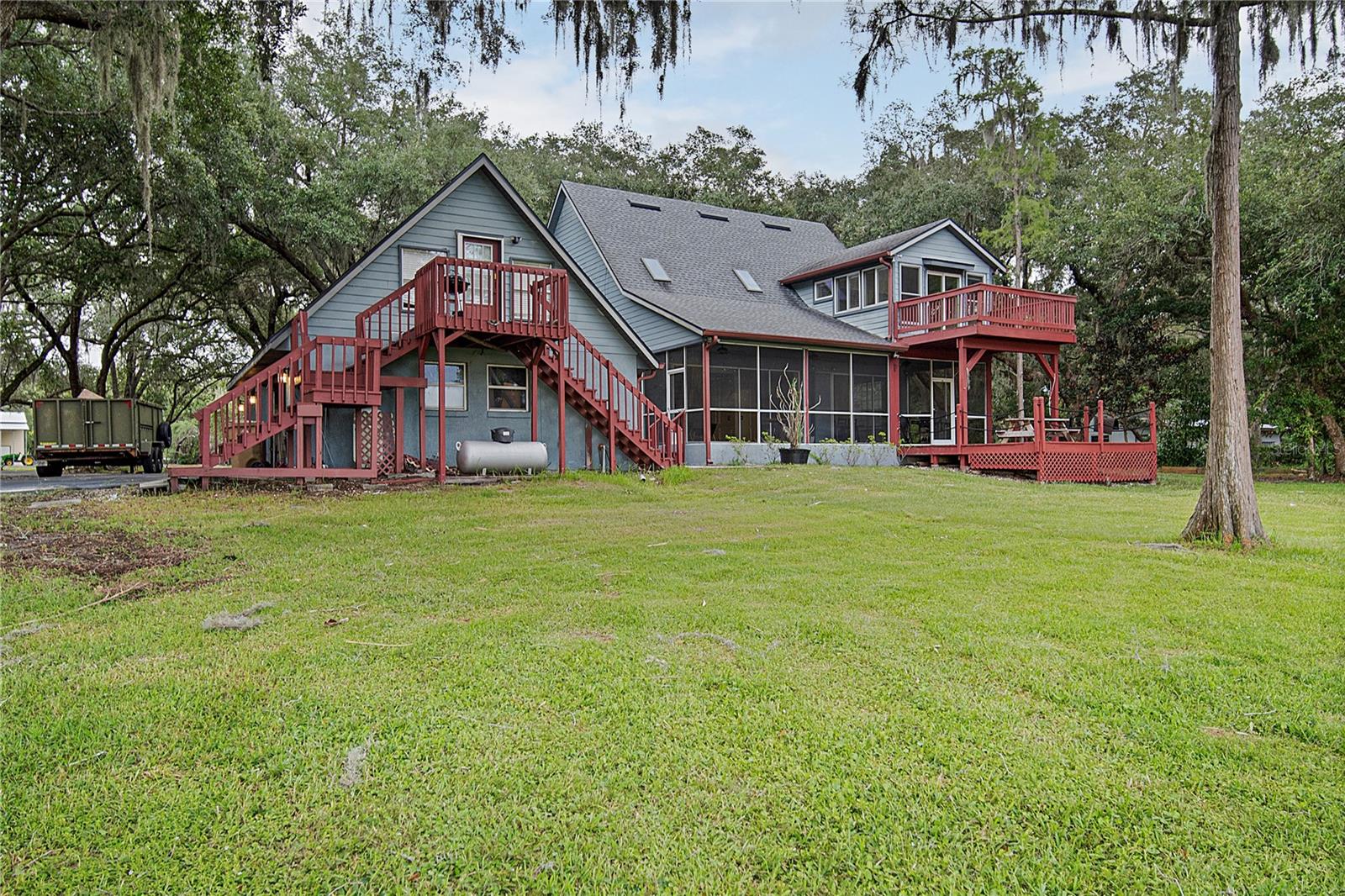 PINE OAKS - Residential