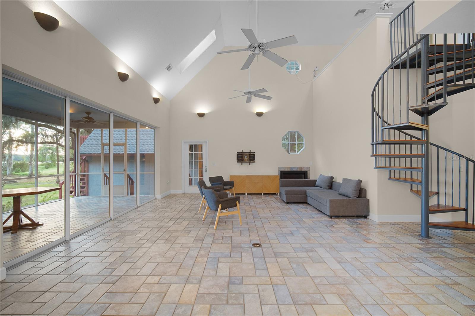 PINE OAKS - Residential