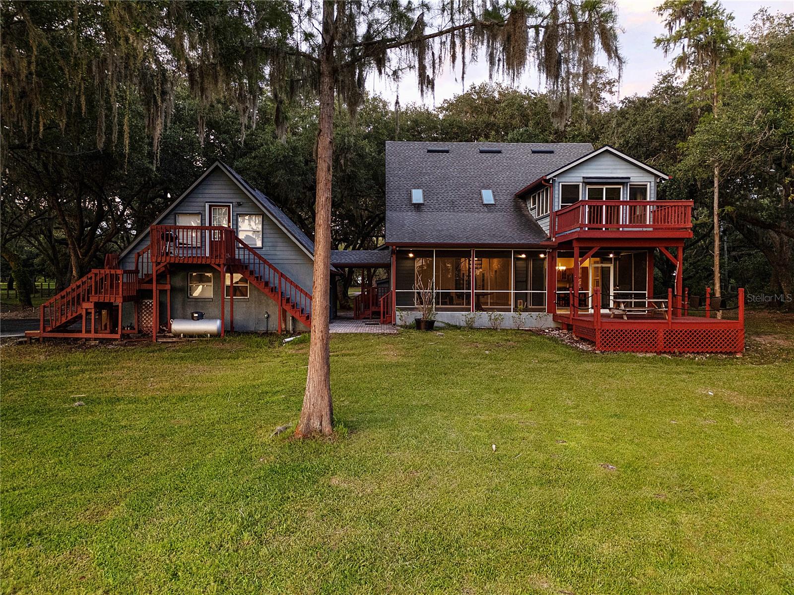 PINE OAKS - Residential