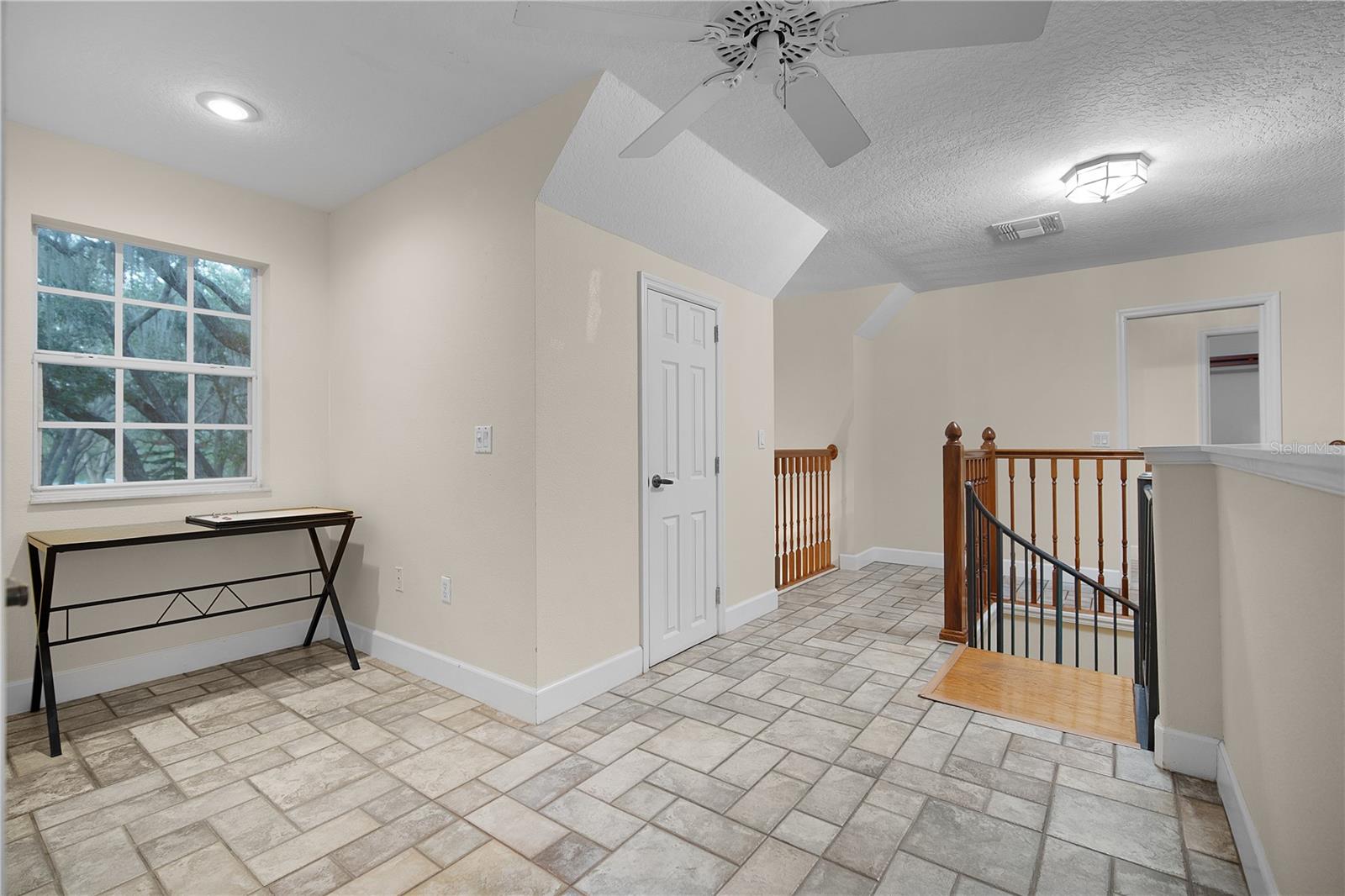 PINE OAKS - Residential