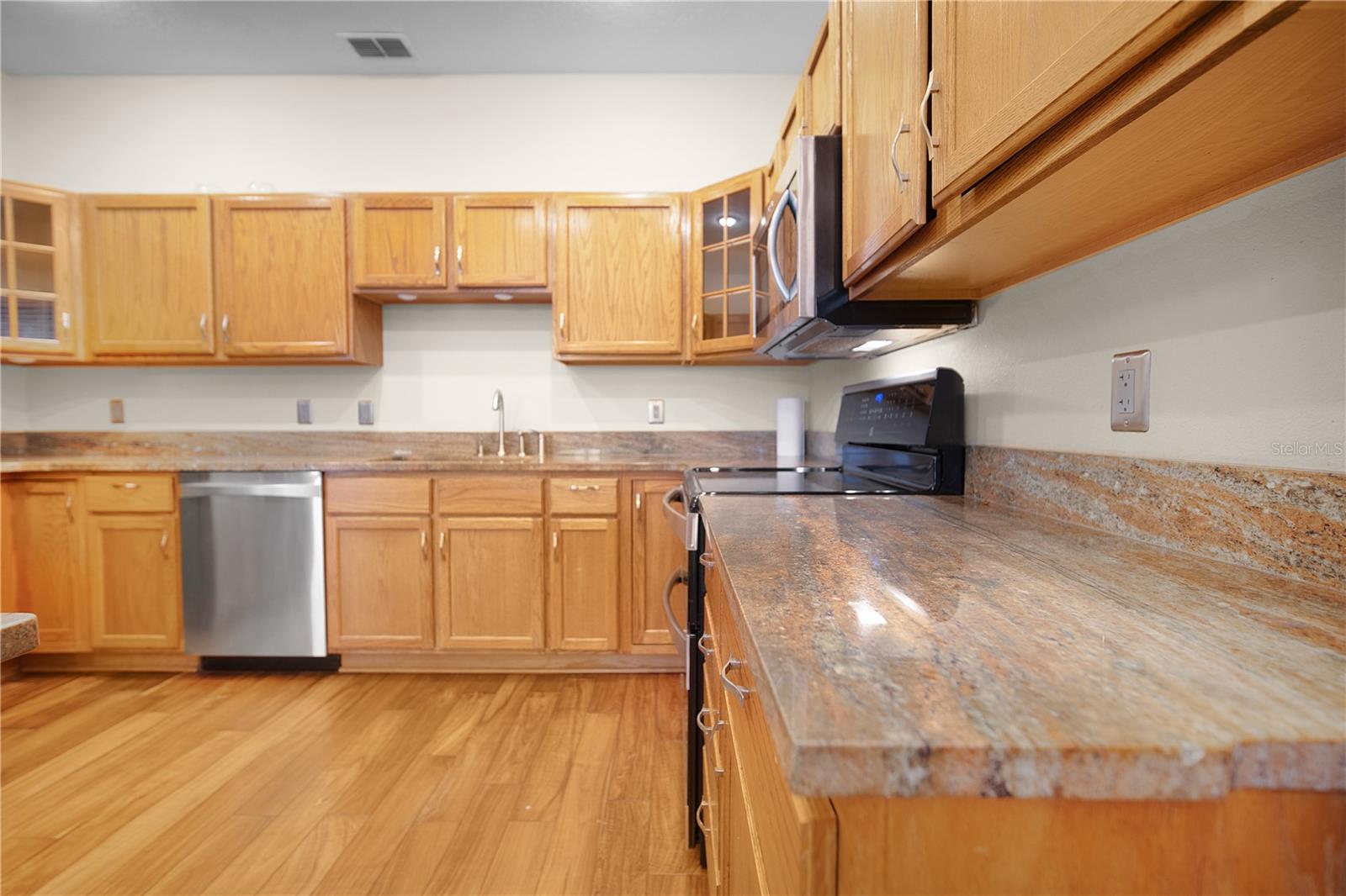 PINE OAKS - Residential
