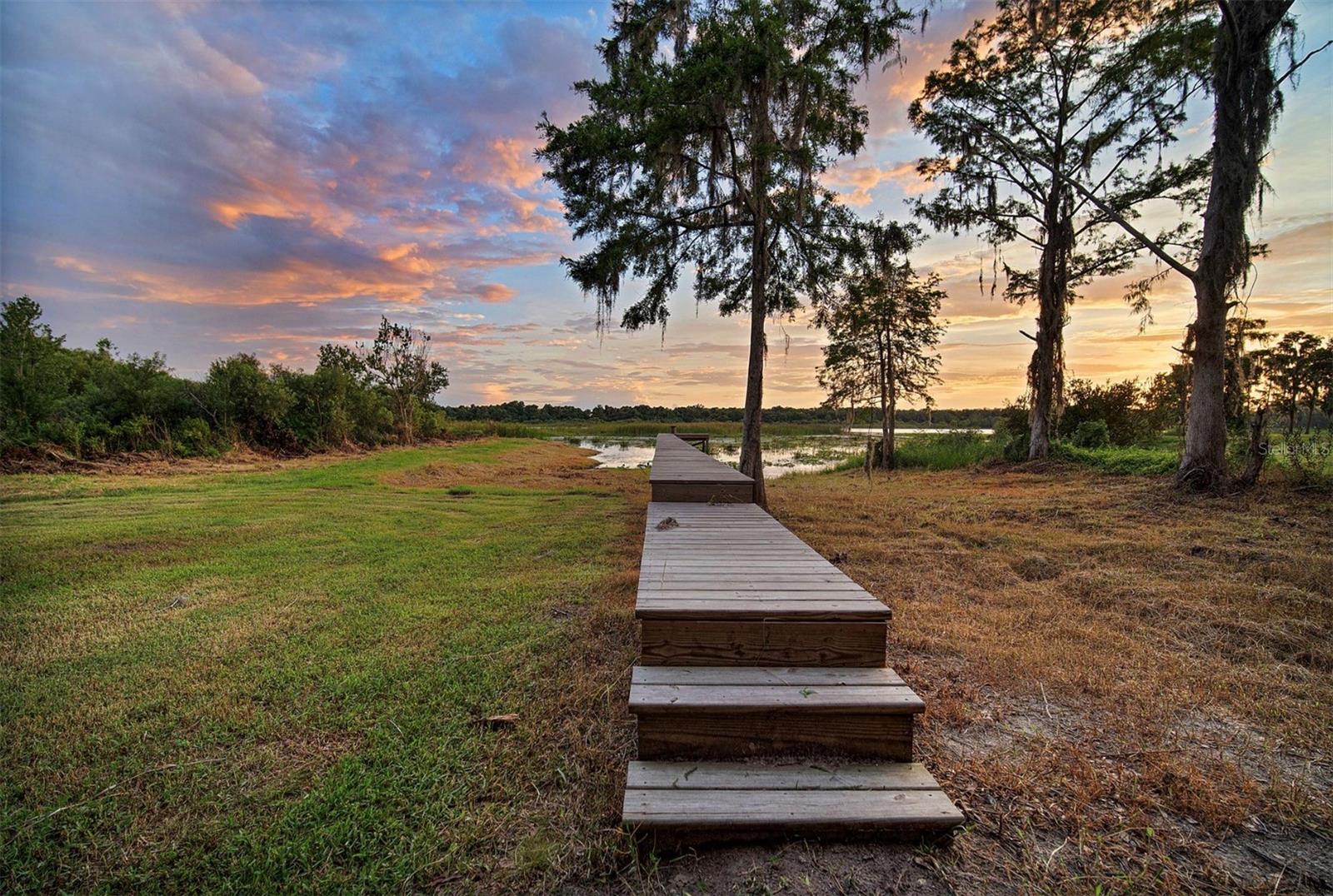 PINE OAKS - Residential
