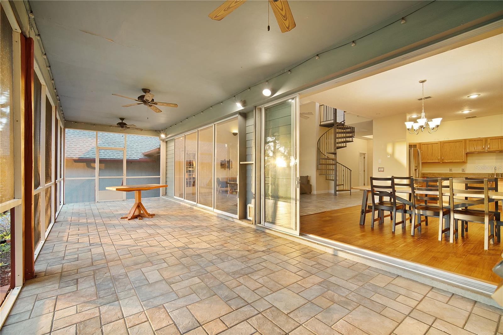 PINE OAKS - Residential
