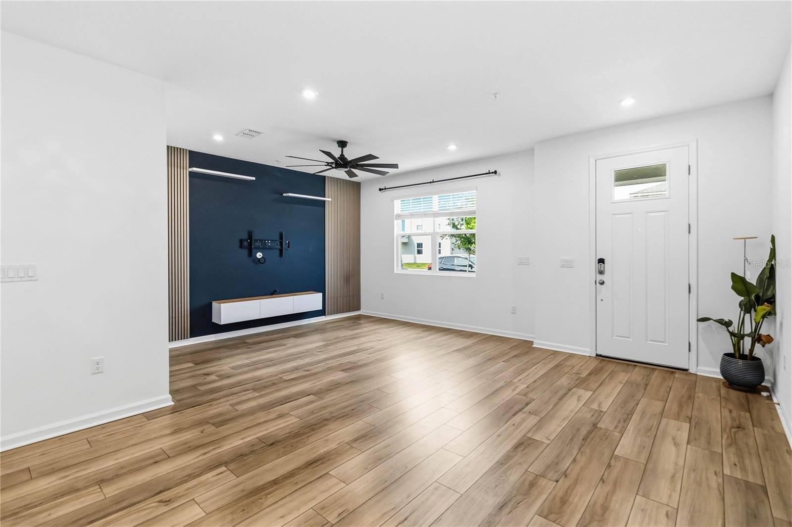STARWOOD PH N-1C - Residential Lease