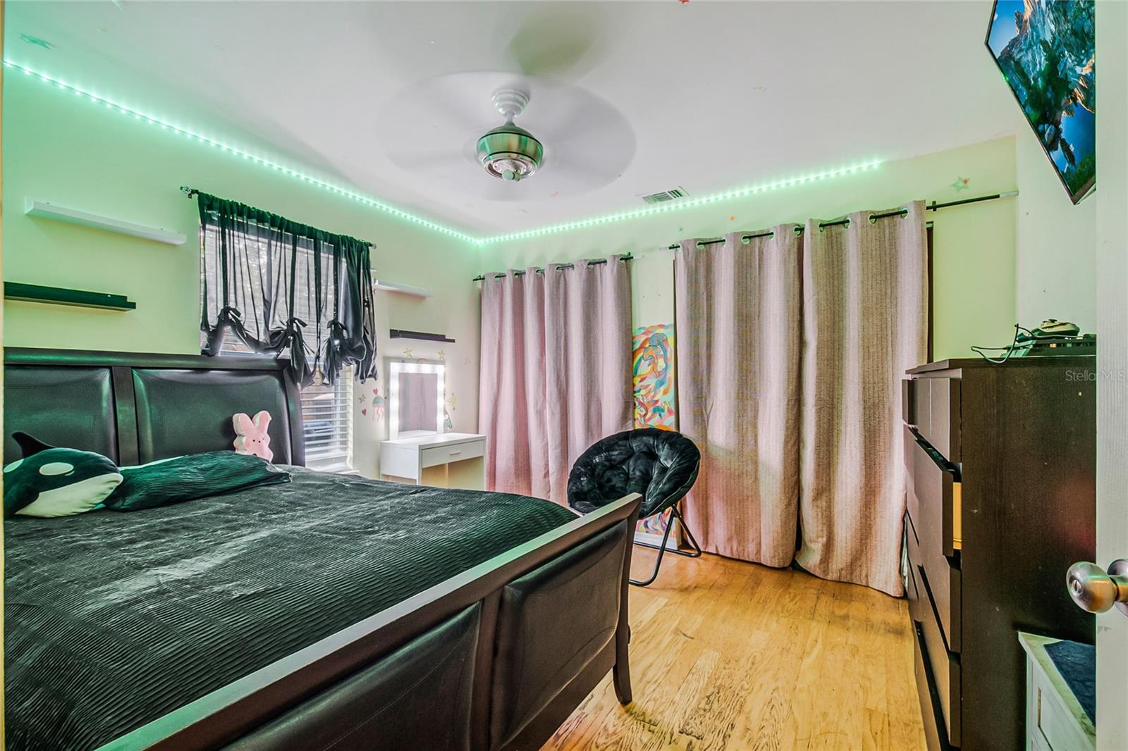 WINDWARD PLACE - Residential