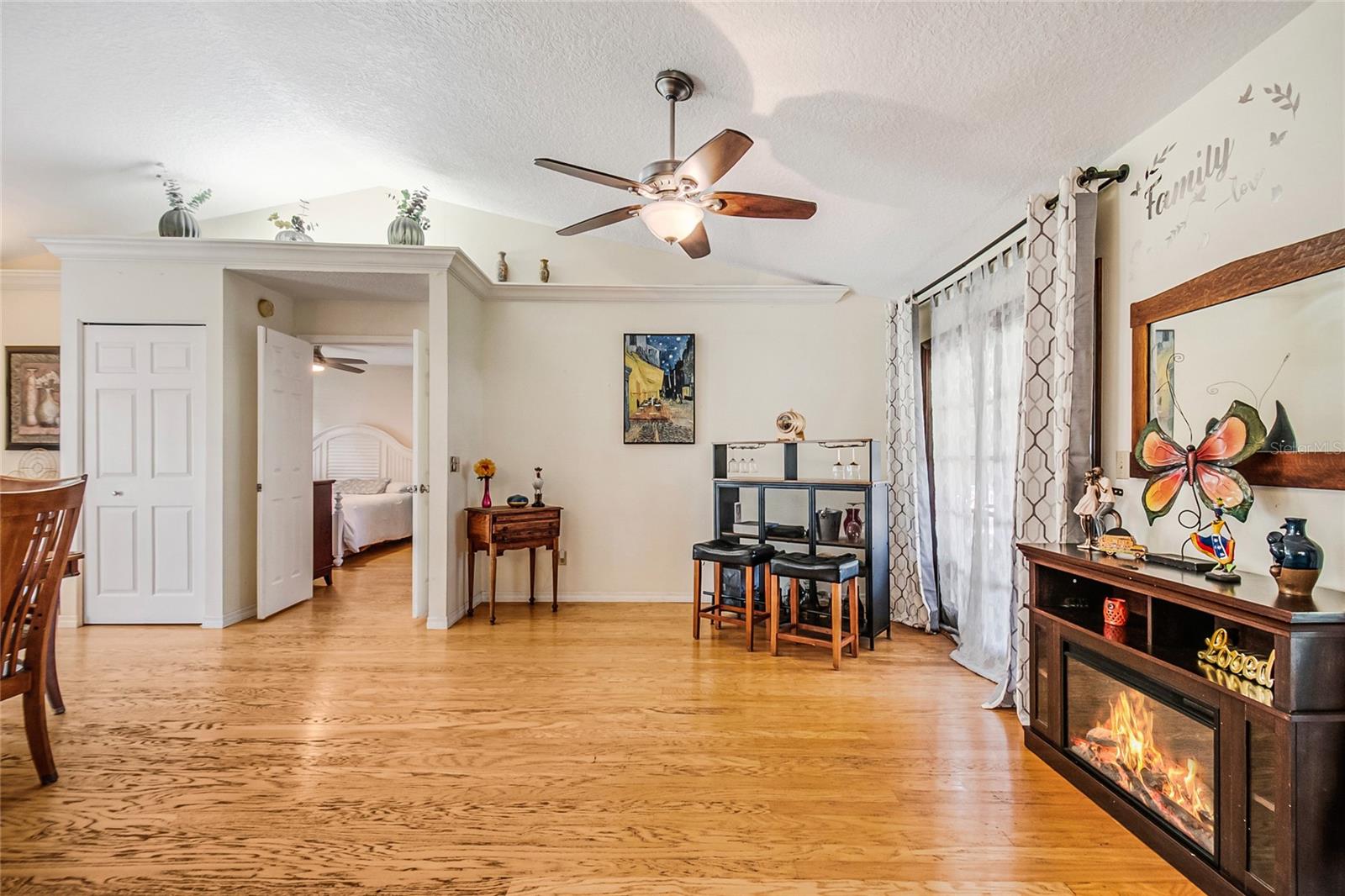 WINDWARD PLACE - Residential
