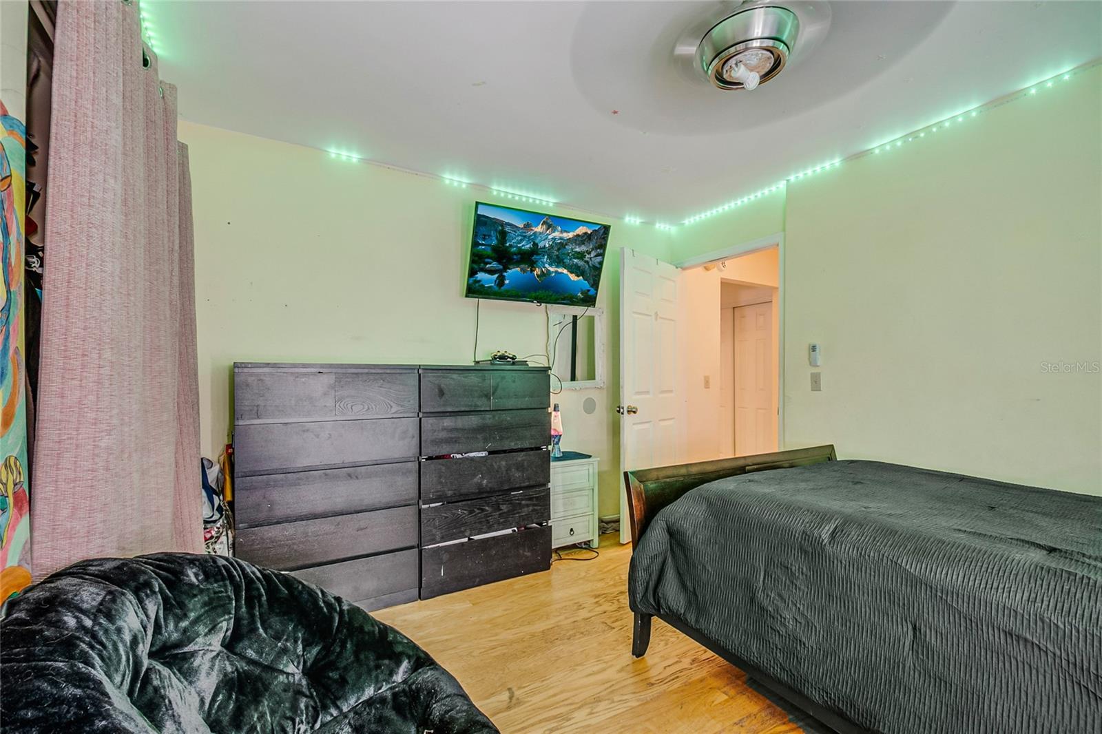 WINDWARD PLACE - Residential
