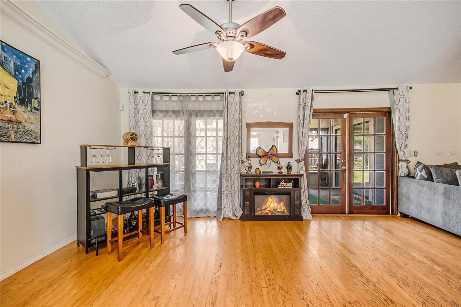 WINDWARD PLACE - Residential