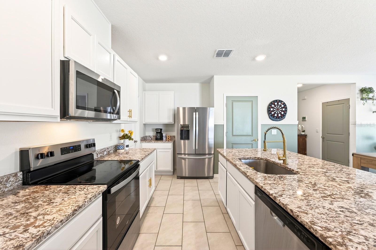 MAGNOLIA POINTE - Residential