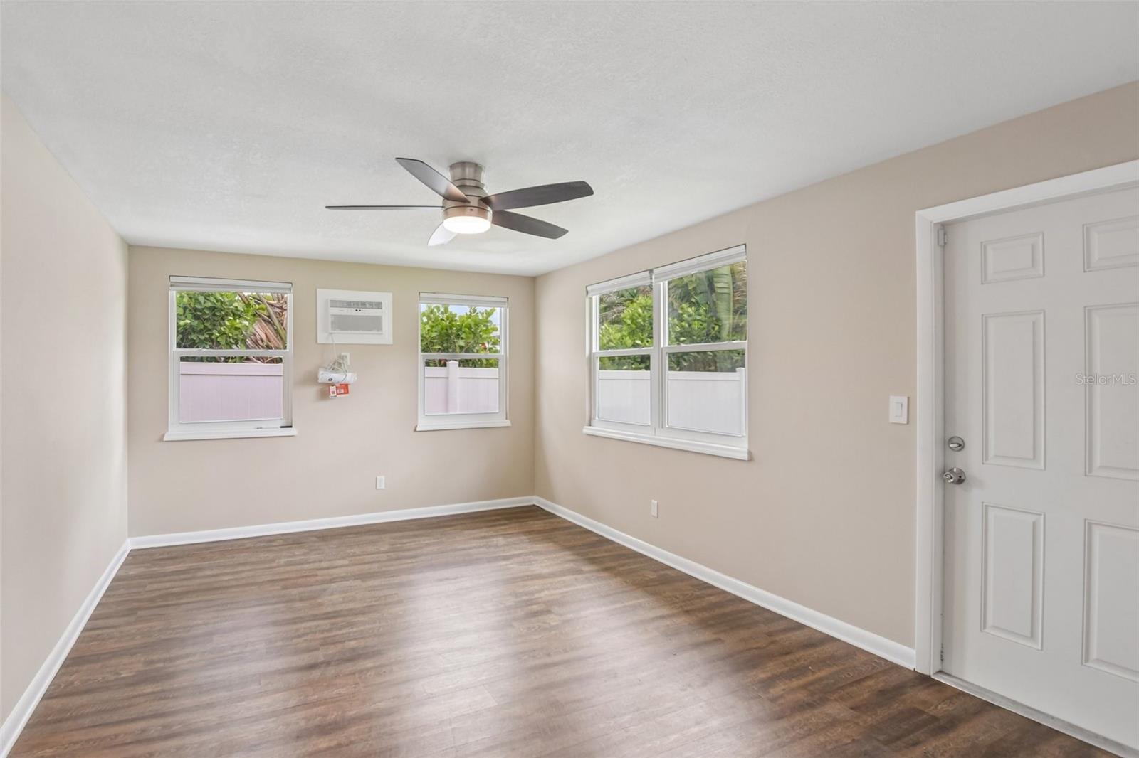 RICHMOND HILL - Residential