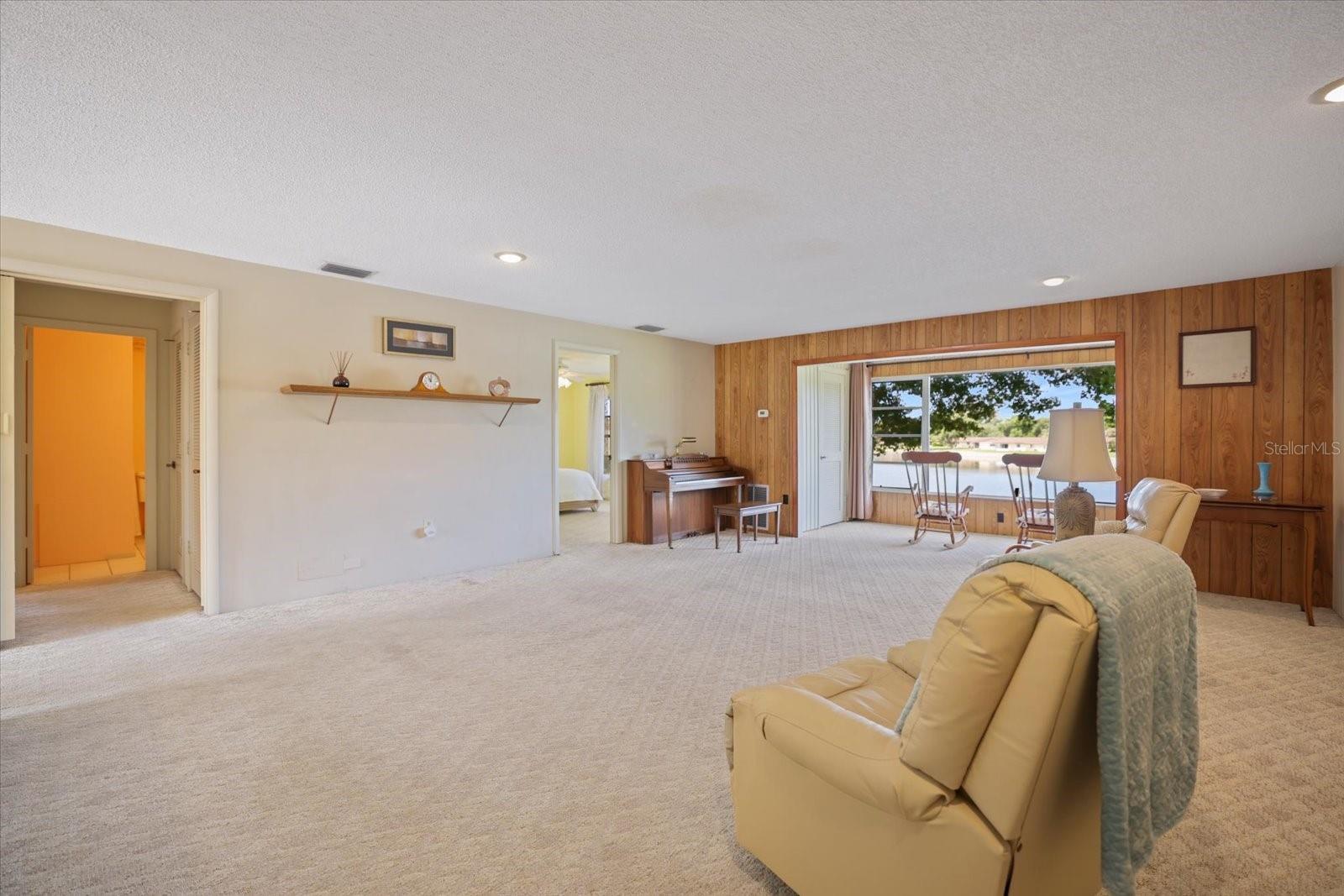 LAKE TIPPECANOE - Residential