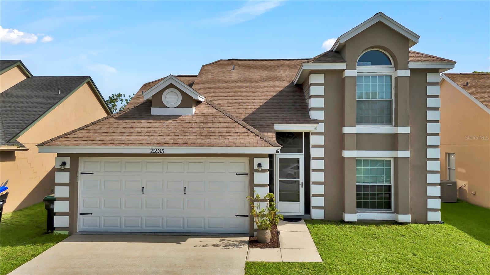 Welcome to this beautifully maintained two-story home offering 3 bedrooms, 2.5 bathrooms, and a versatile layout designed to fit your lifestyle. Situated on a fully fenced lot, this home provides both privacy and plenty of outdoor space to enjoy.
Inside, you'll find an inviting open-concept living area that's perfect for everyday living and entertaining. A bonus room on the first floor offers endless possibilities—ideal for a home office, playroom, guest space, fitness room, or additional living area to suit your family's needs. Upstairs, a spacious loft provides even more flexible living space, perfect for a media room, game room, or second family room.
The generously sized bedrooms offer comfort and functionality, while the brand-new roof, to be installed before closing, provides added value and peace of mind for years to come.
Conveniently located just minutes from shopping, dining, major highways, and everyday conveniences, this home combines space, versatility, and an unbeatable location. Don't miss your chance to make this exceptional property your own—schedule your private showing today!