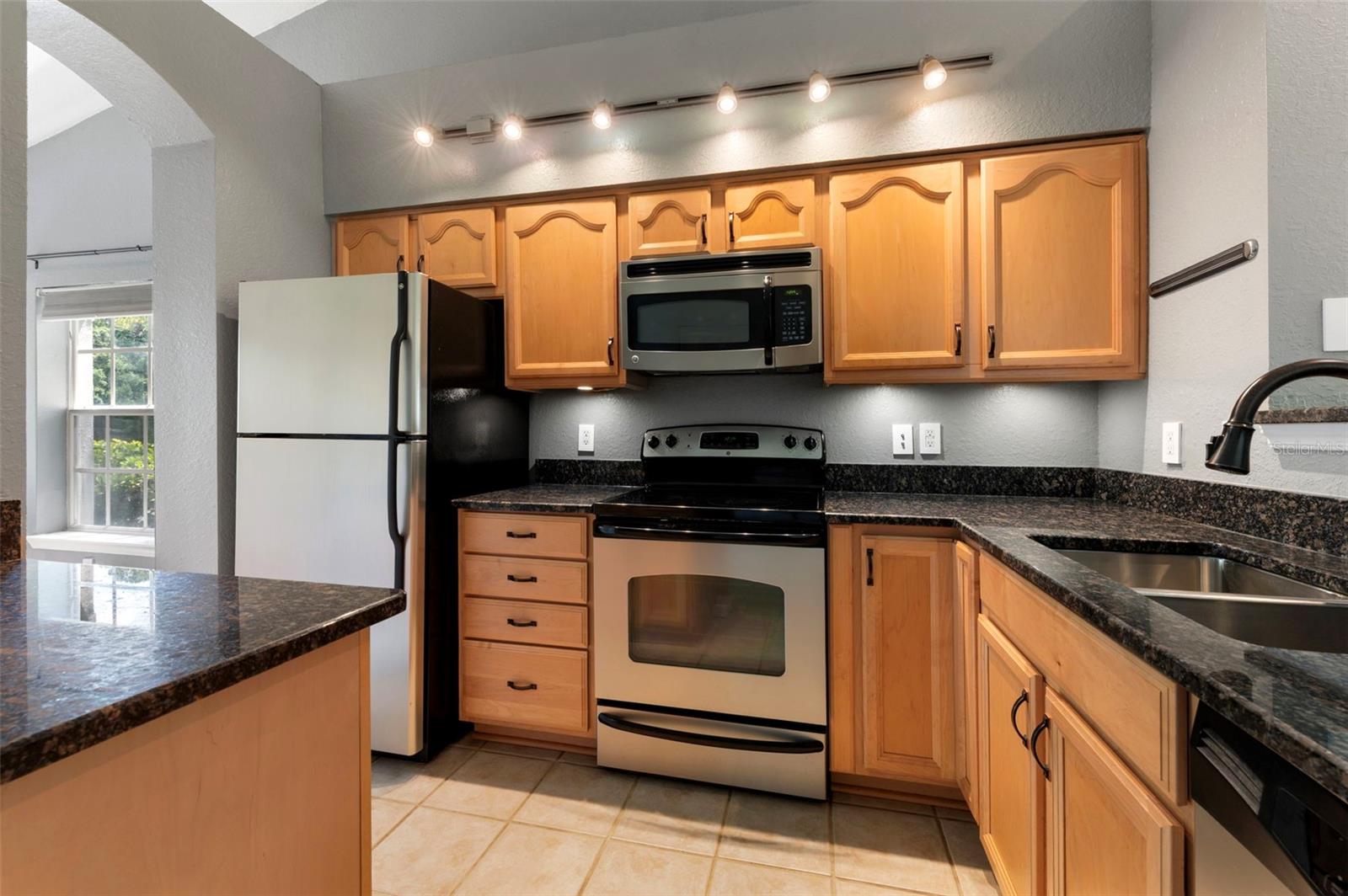 WATERFORD AT PALM HARBOR LUXURY CONDO - Residential