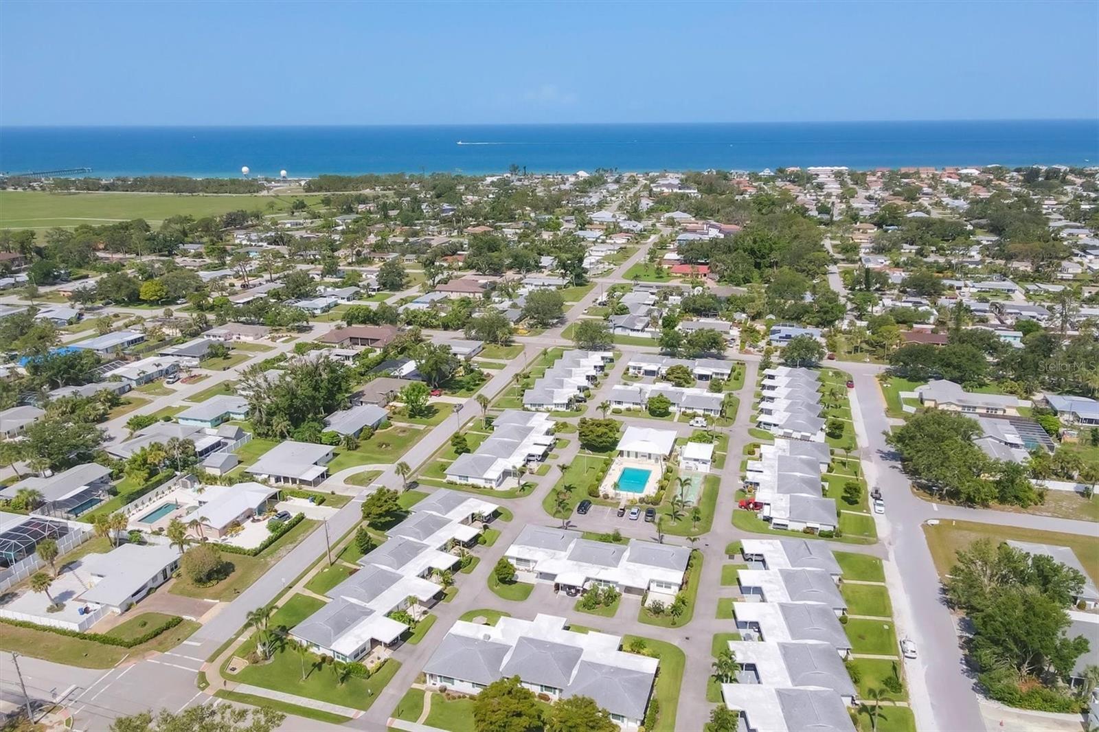 BEACH MANOR VILLAS - Residential