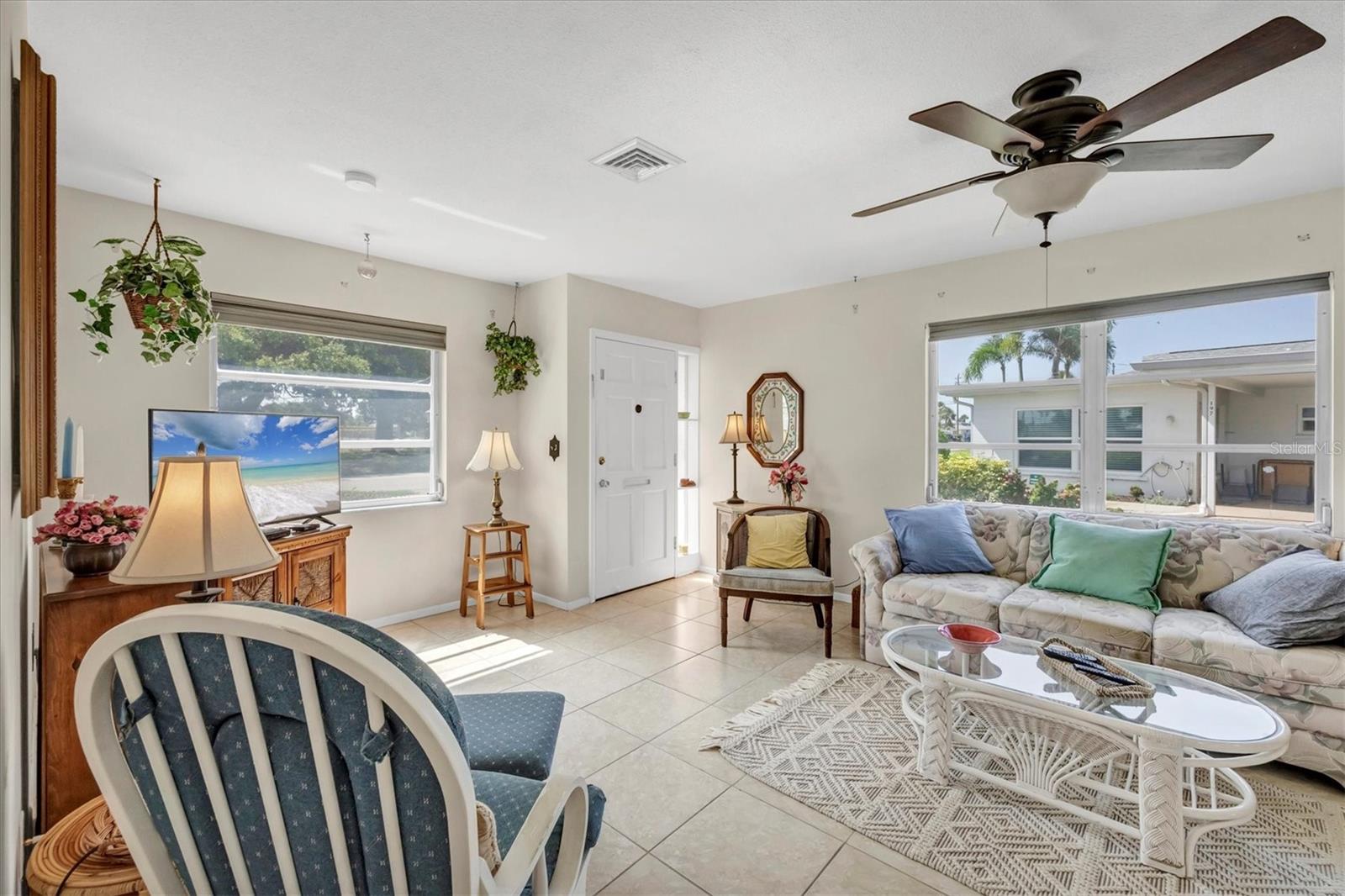 BEACH MANOR VILLAS - Residential