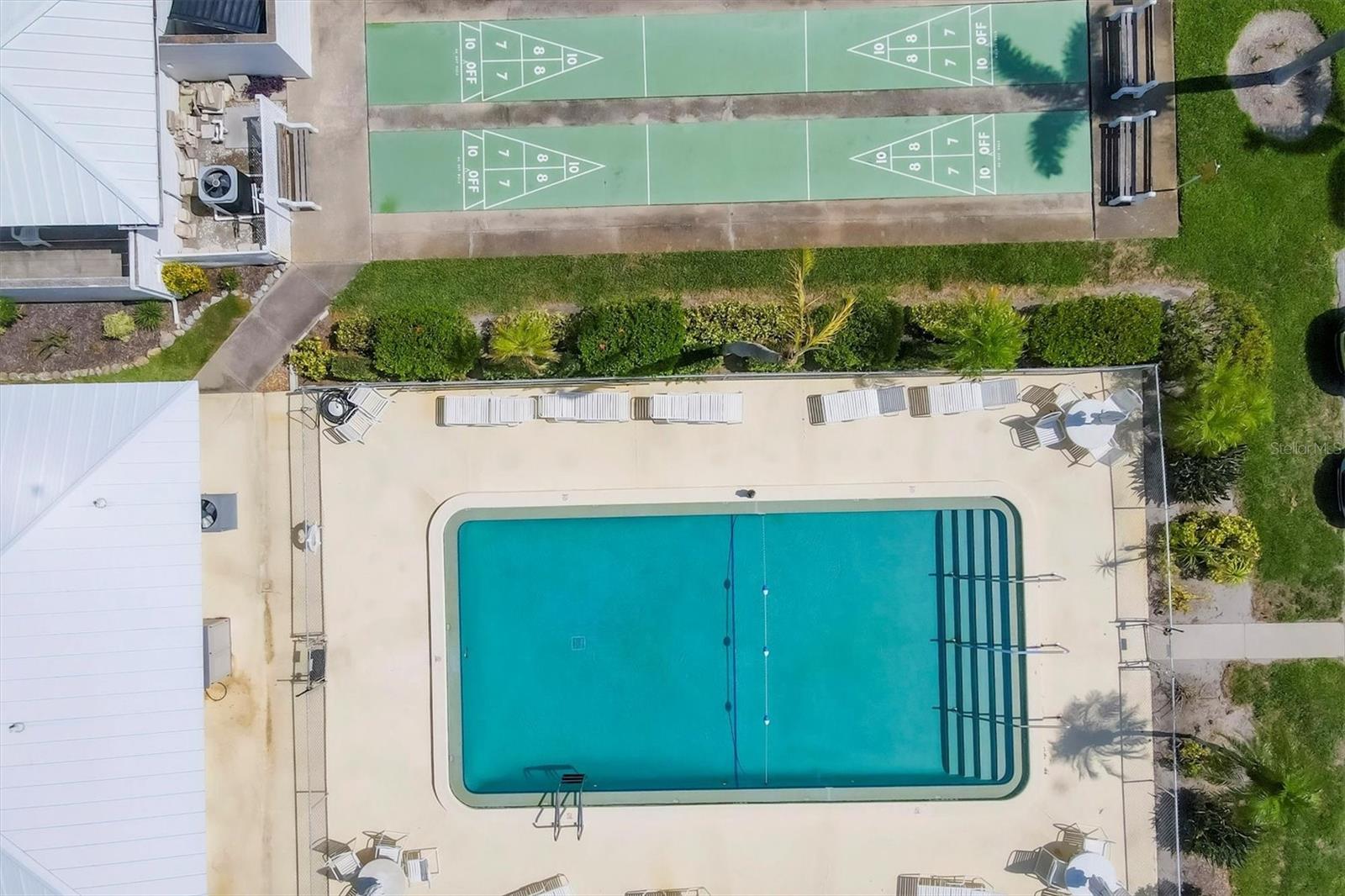 BEACH MANOR VILLAS - Residential