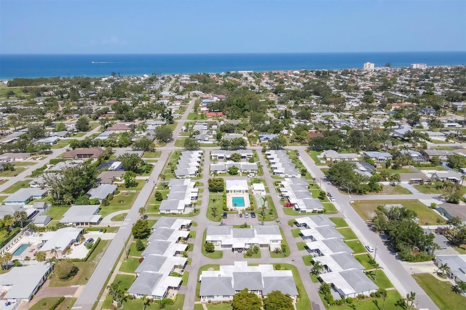 BEACH MANOR VILLAS - Residential