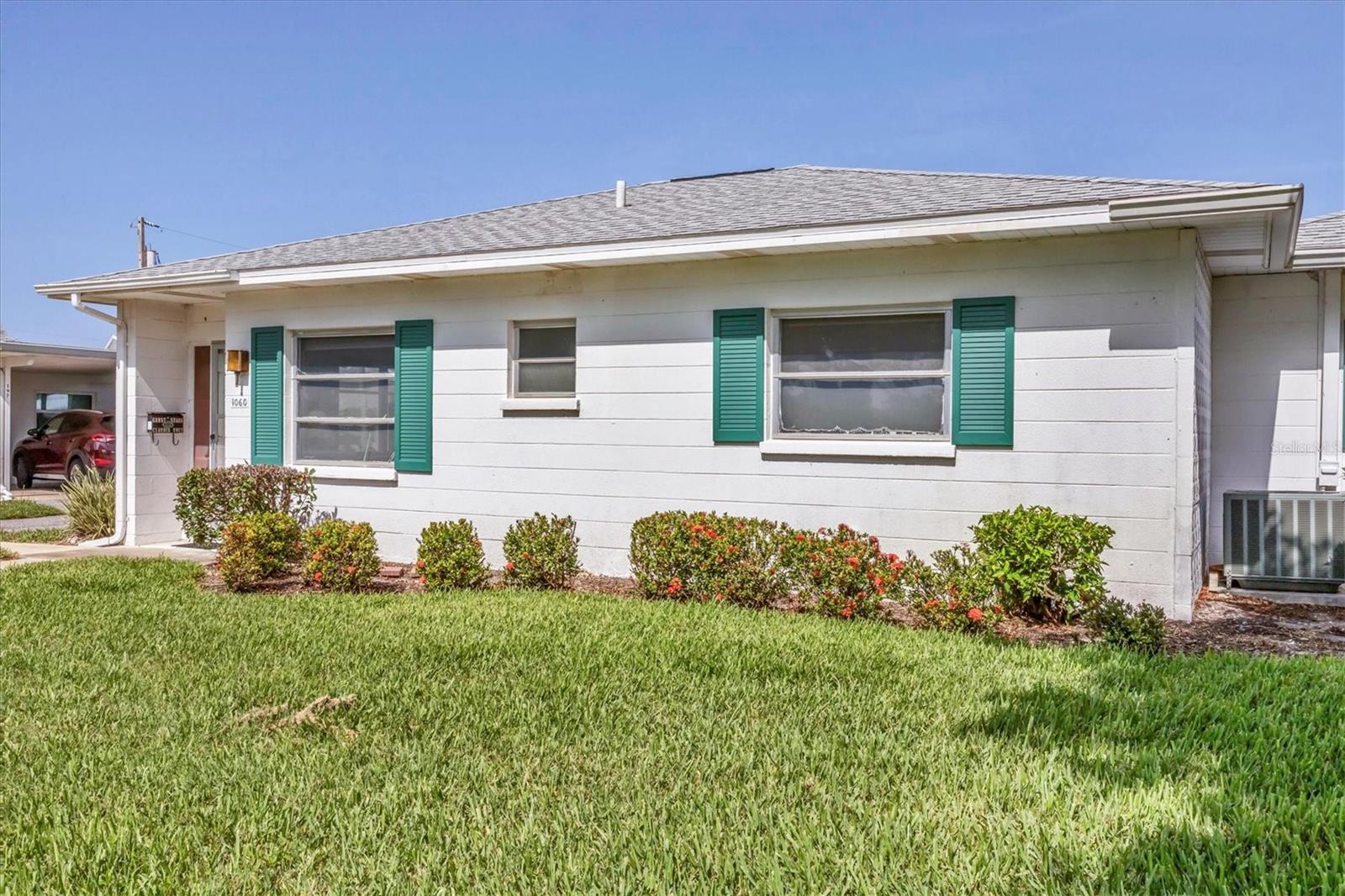 BEACH MANOR VILLAS - Residential