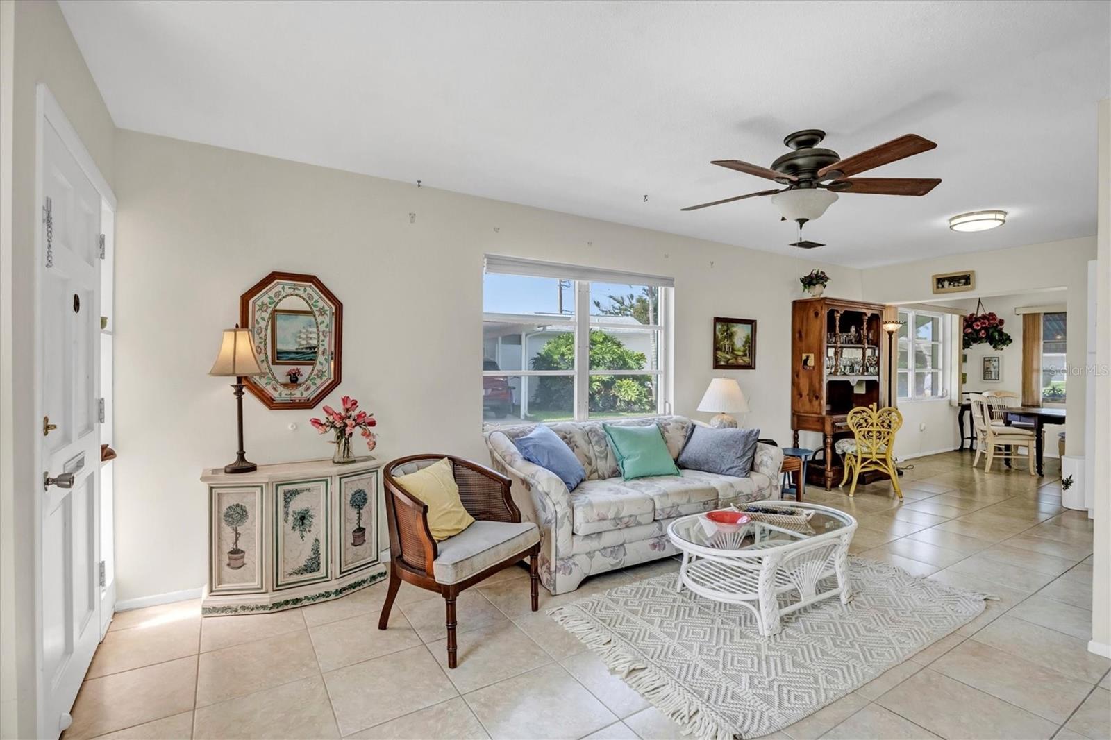 BEACH MANOR VILLAS - Residential