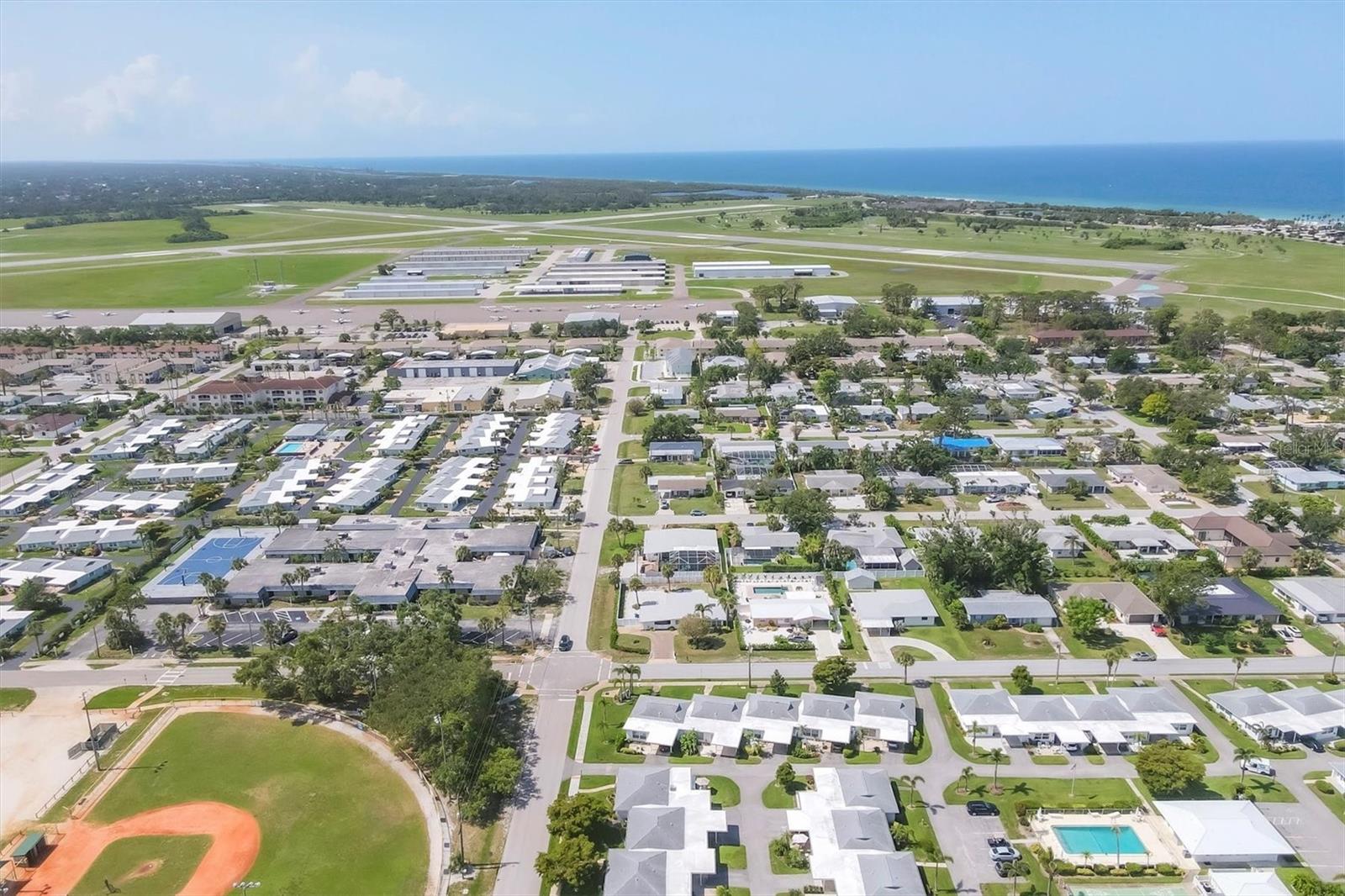 BEACH MANOR VILLAS - Residential