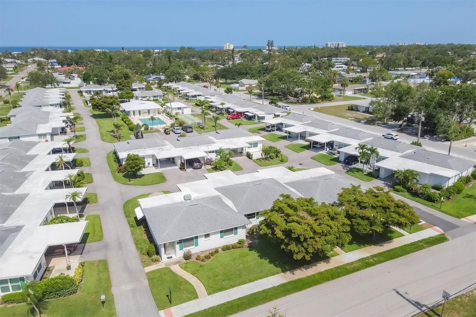 BEACH MANOR VILLAS - Residential