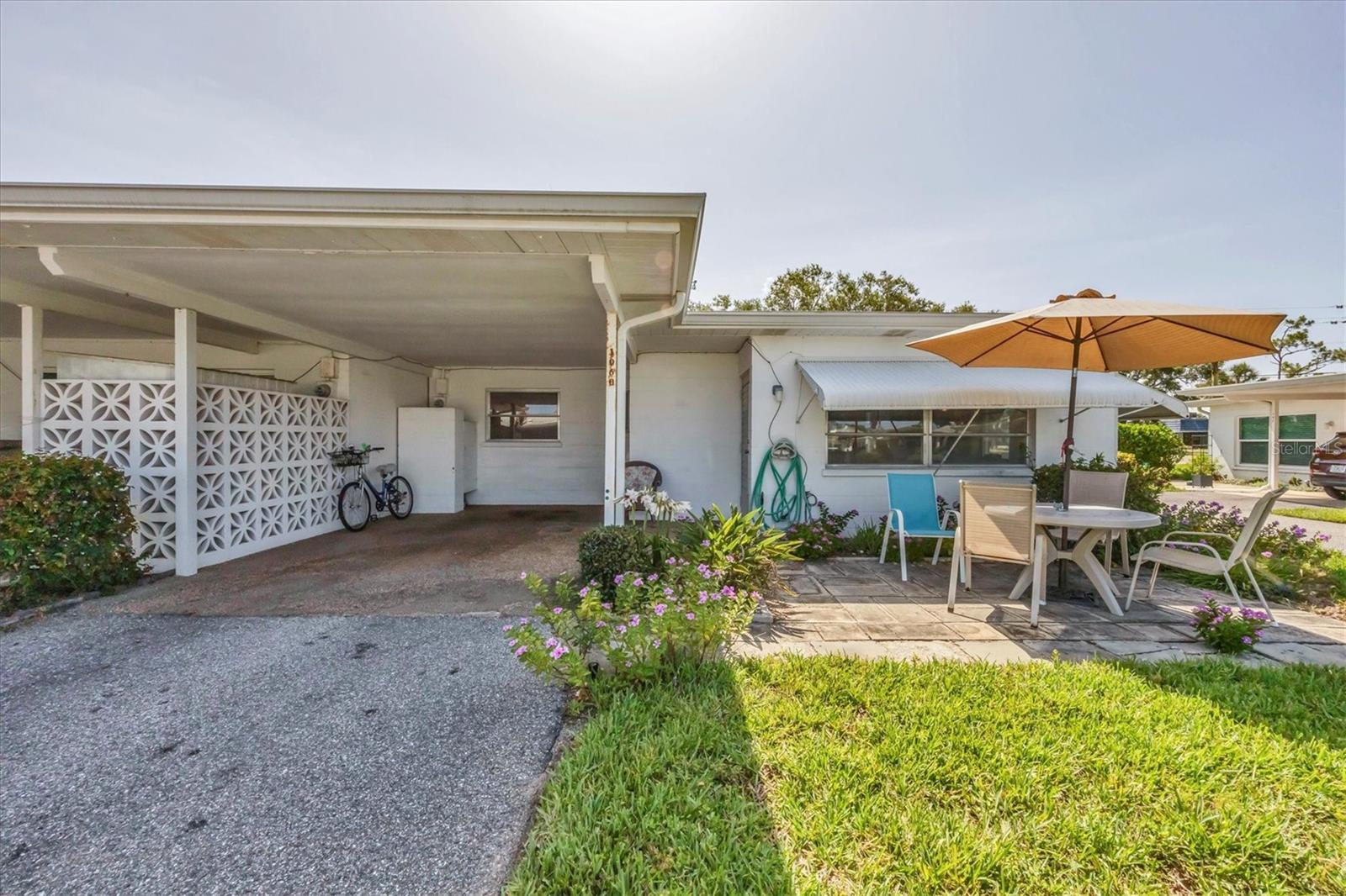 BEACH MANOR VILLAS - Residential