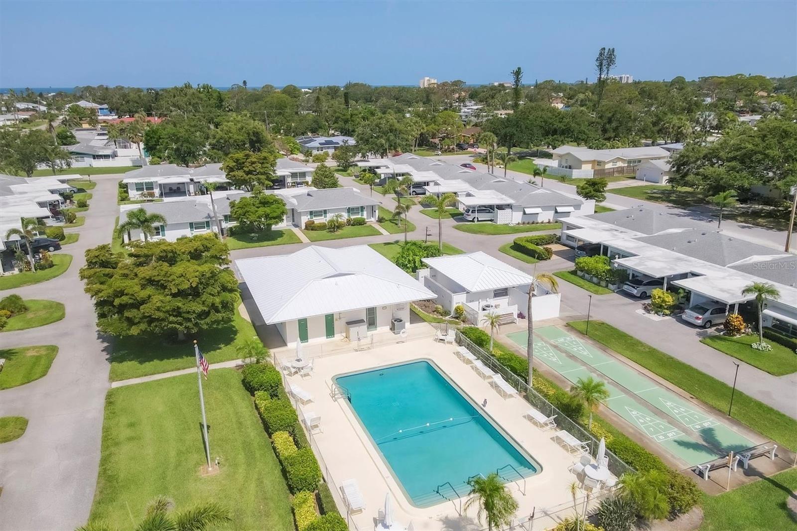 BEACH MANOR VILLAS - Residential