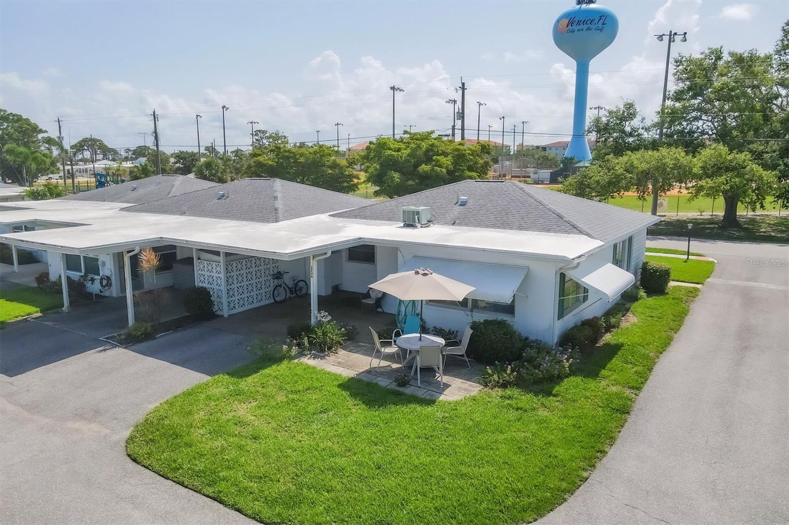 BEACH MANOR VILLAS - Residential
