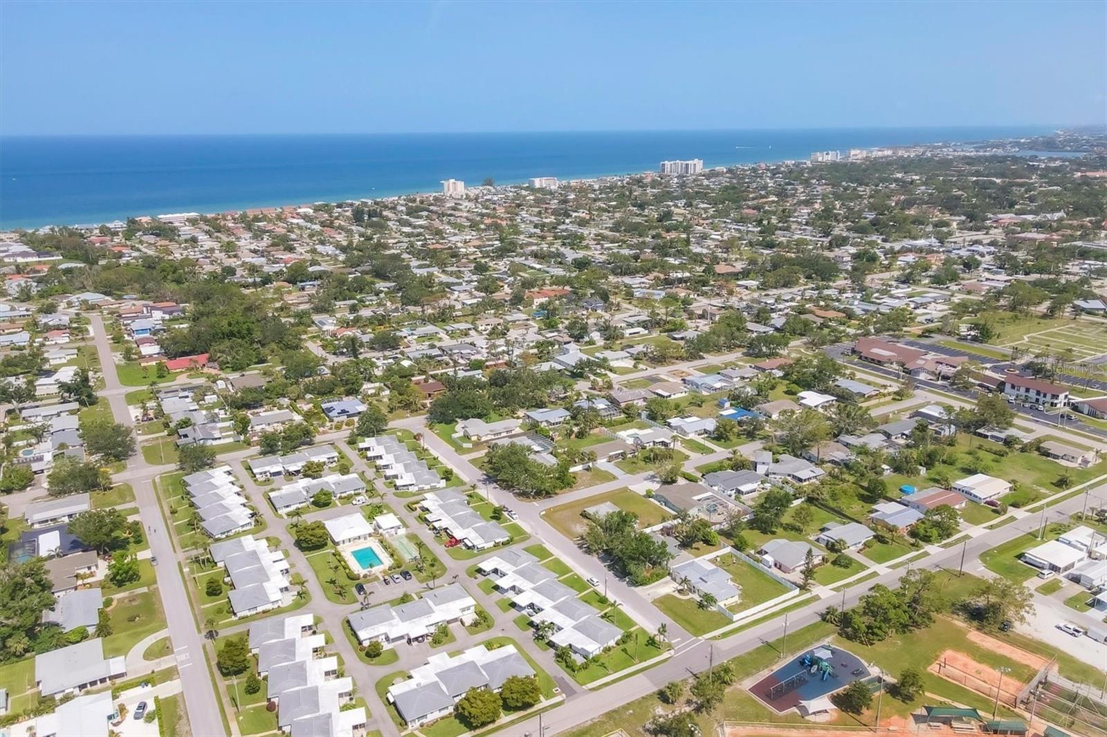 BEACH MANOR VILLAS - Residential