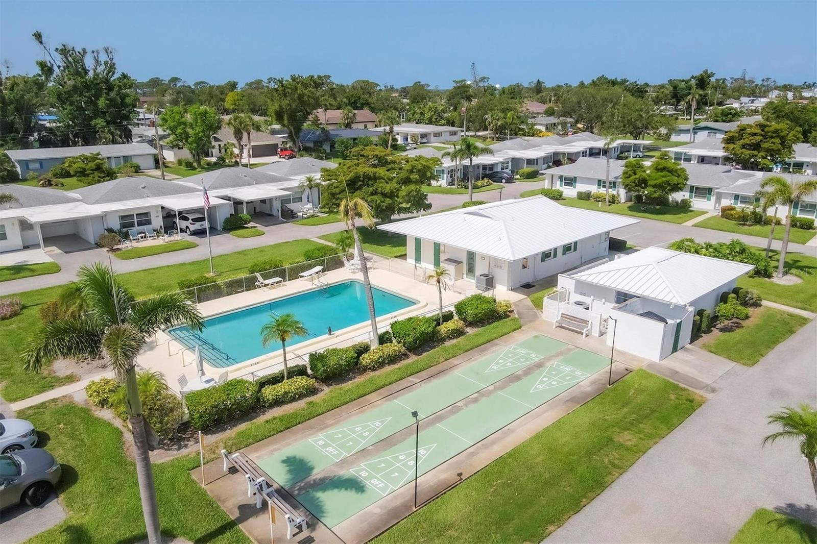 BEACH MANOR VILLAS - Residential