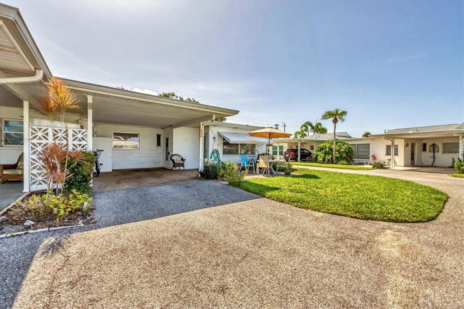 BEACH MANOR VILLAS - Residential