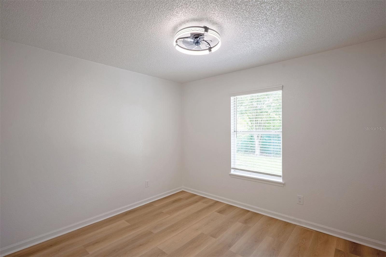 RUSSELL OAKS - Residential