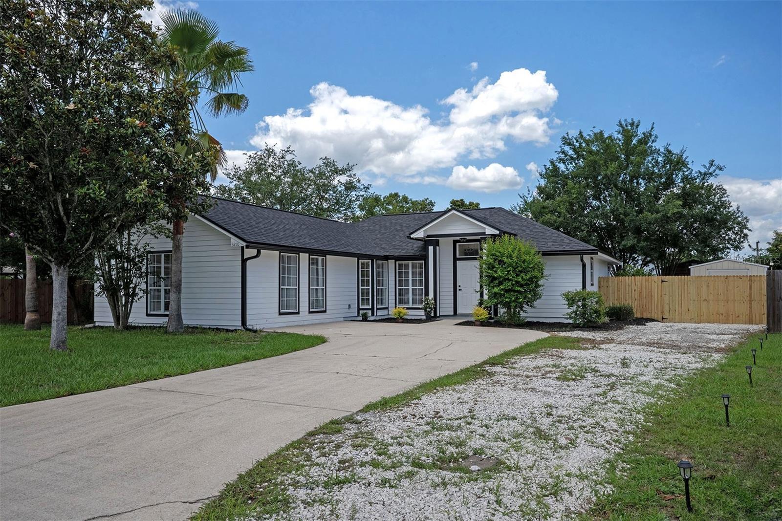 RUSSELL OAKS - Residential