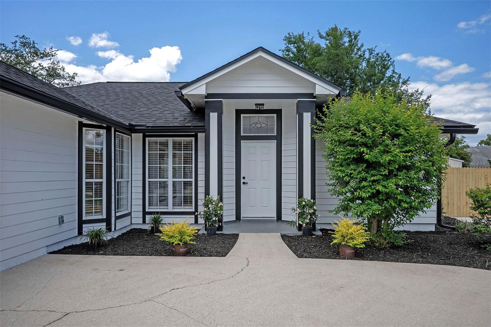 RUSSELL OAKS - Residential