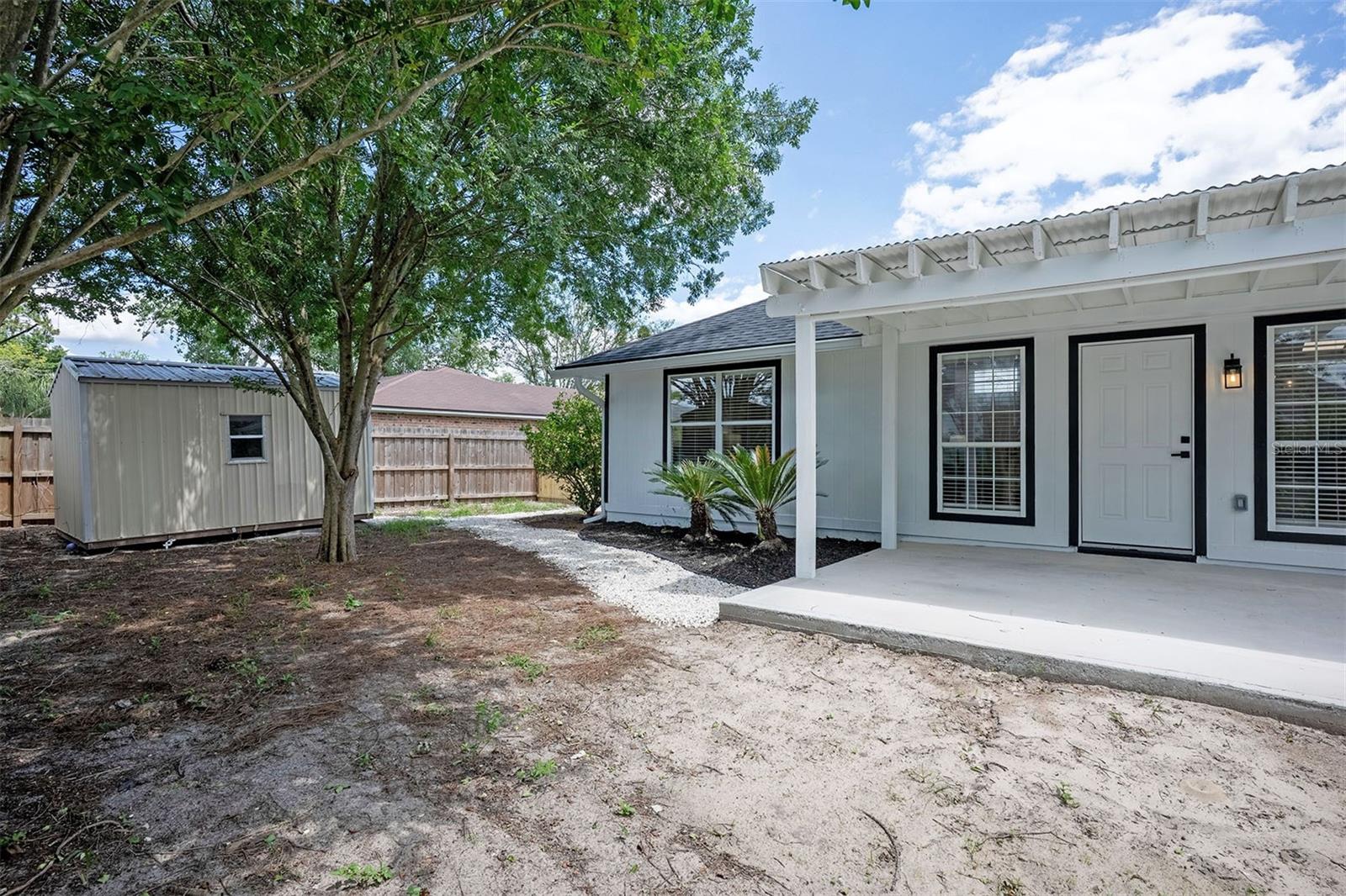 RUSSELL OAKS - Residential