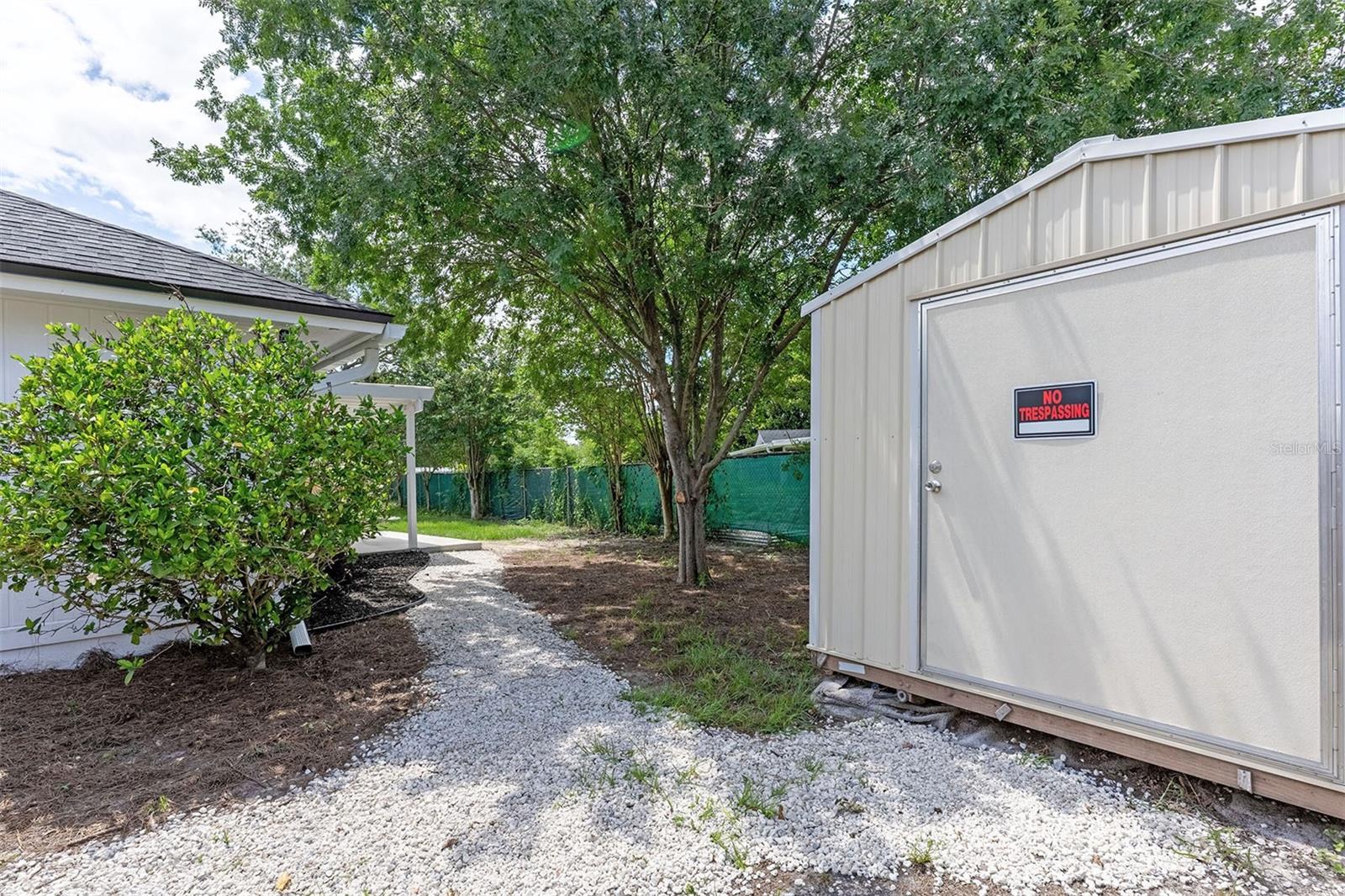 RUSSELL OAKS - Residential