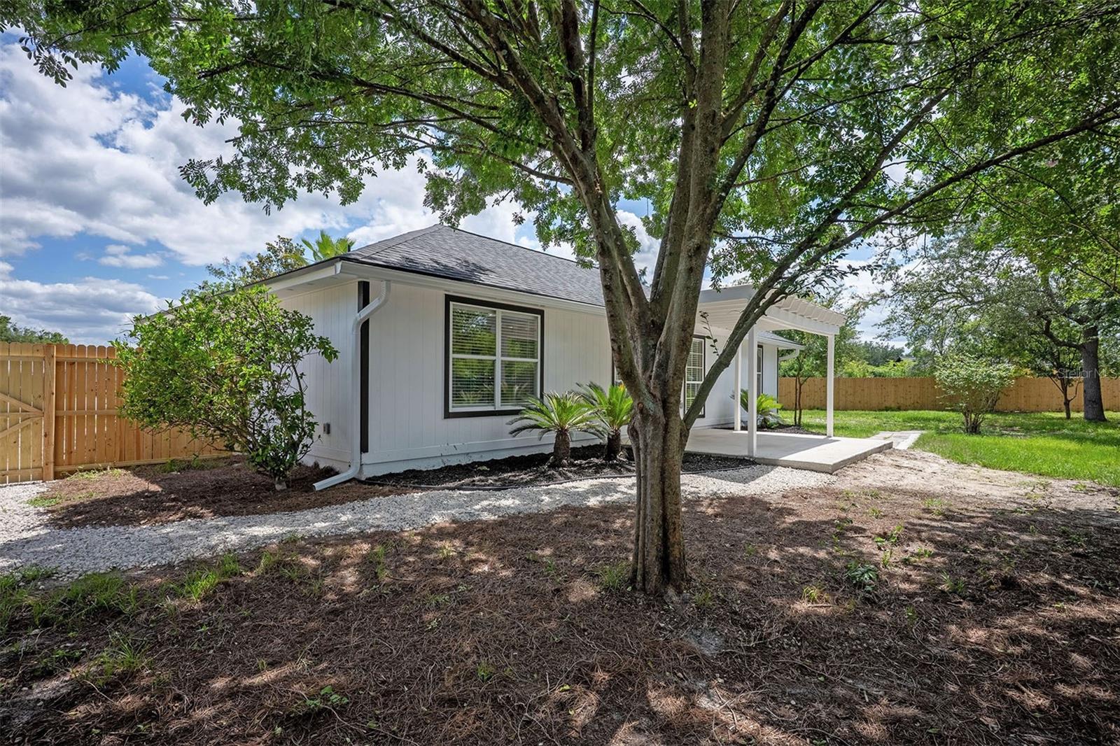 RUSSELL OAKS - Residential