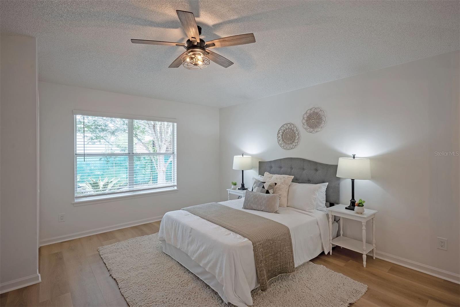 RUSSELL OAKS - Residential