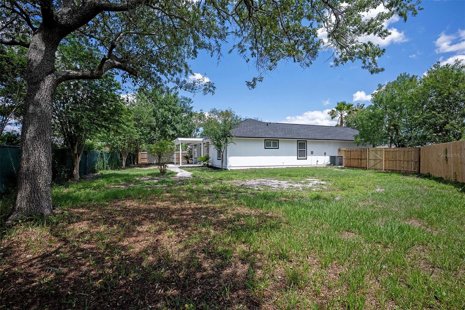 RUSSELL OAKS - Residential