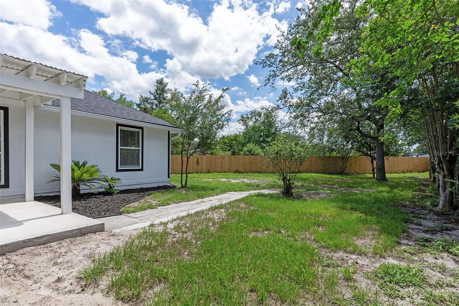RUSSELL OAKS - Residential