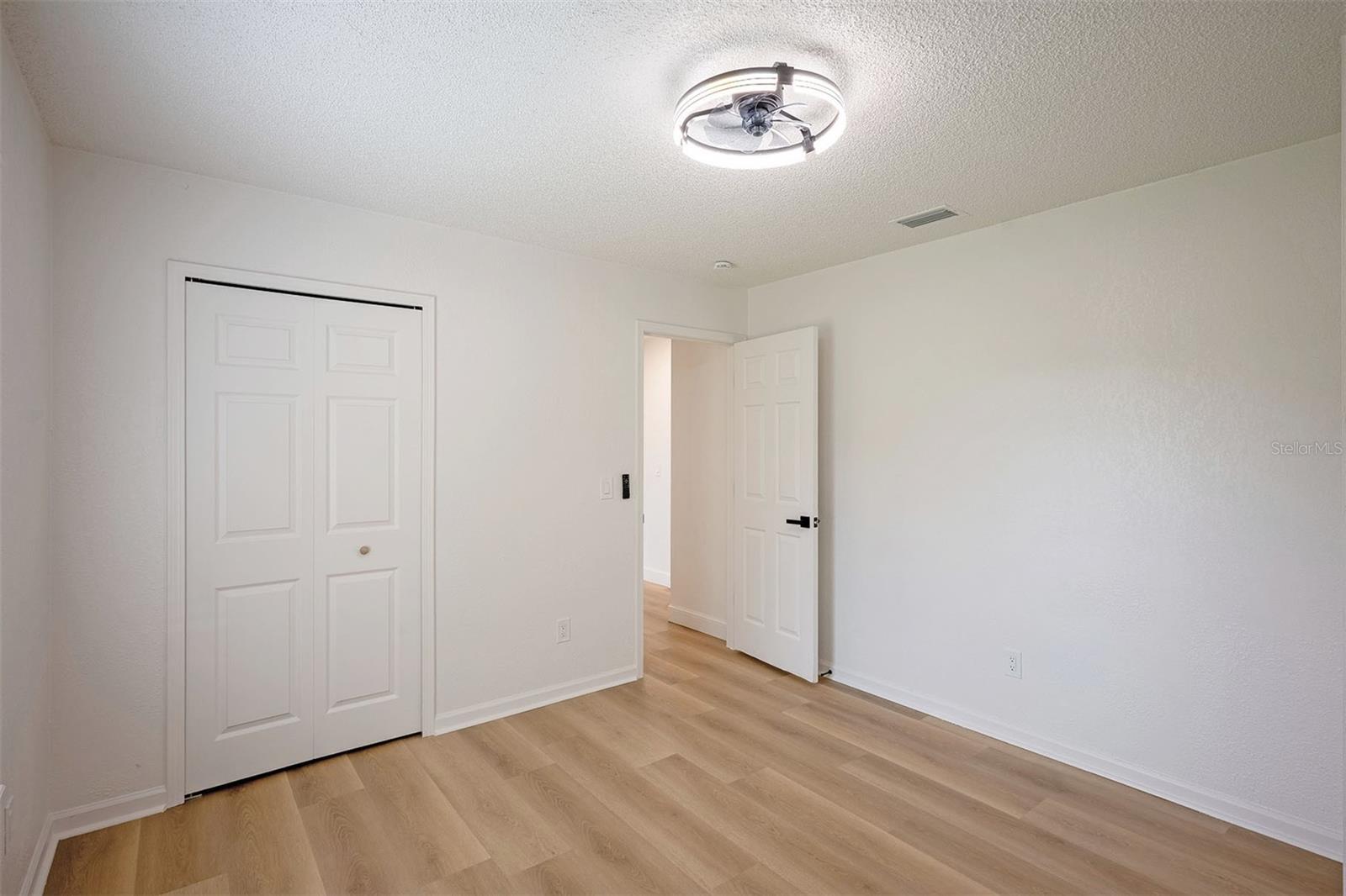 RUSSELL OAKS - Residential