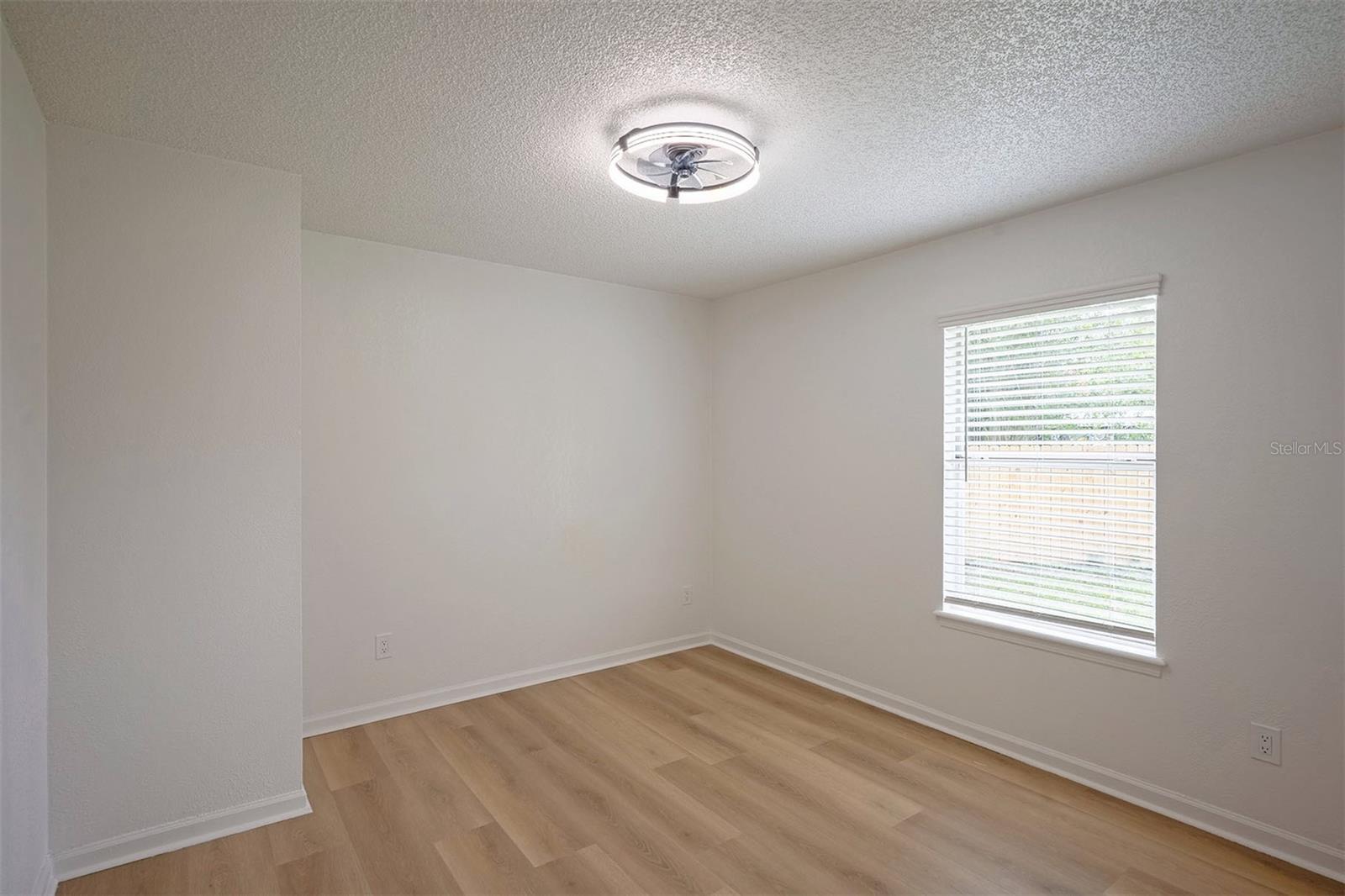 RUSSELL OAKS - Residential