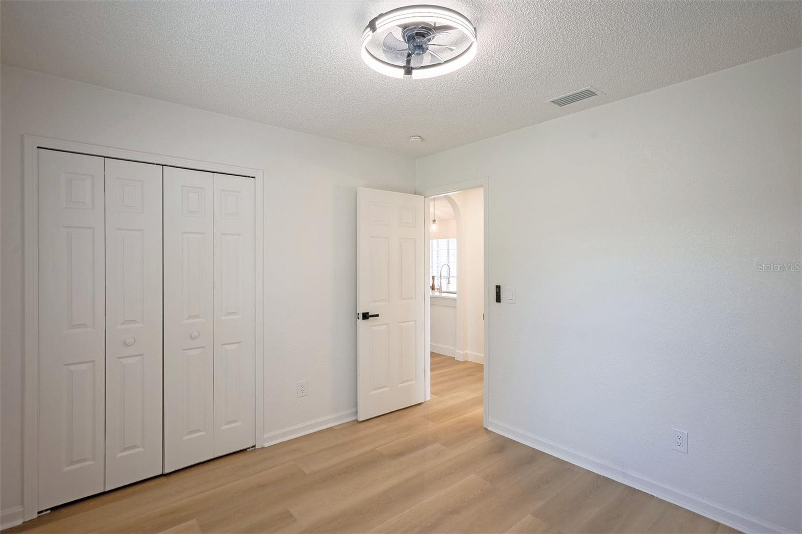 RUSSELL OAKS - Residential