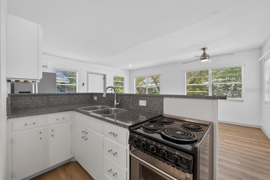 LAKEWOOD MANOR - Residential