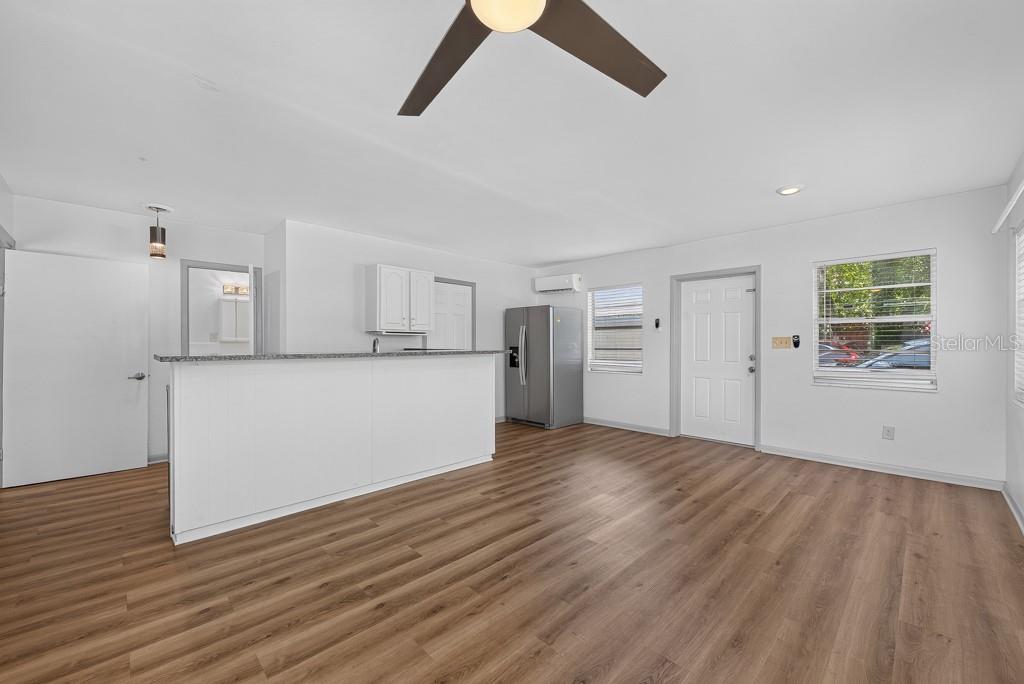 LAKEWOOD MANOR - Residential
