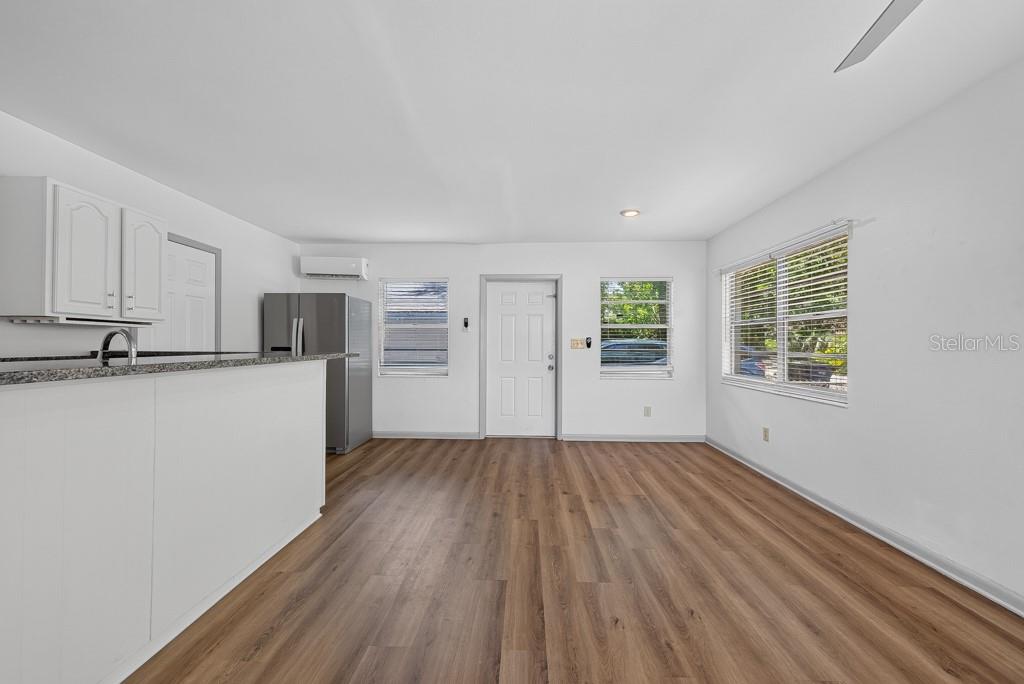 LAKEWOOD MANOR - Residential