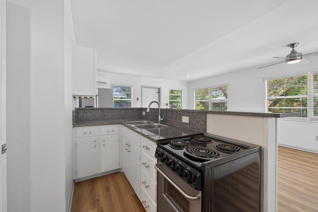 LAKEWOOD MANOR - Residential