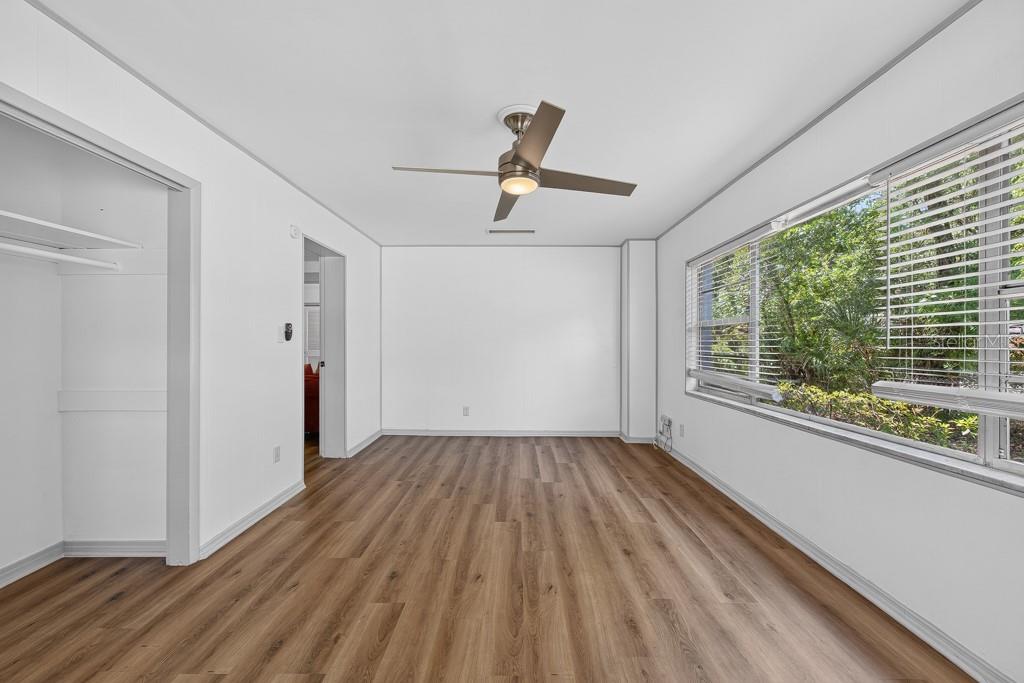 LAKEWOOD MANOR - Residential